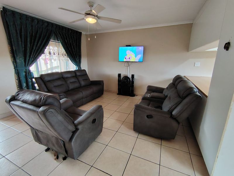 Cosy 3-Bedroom Townhouse For Sale In Secure Margate Complex - Photo 6