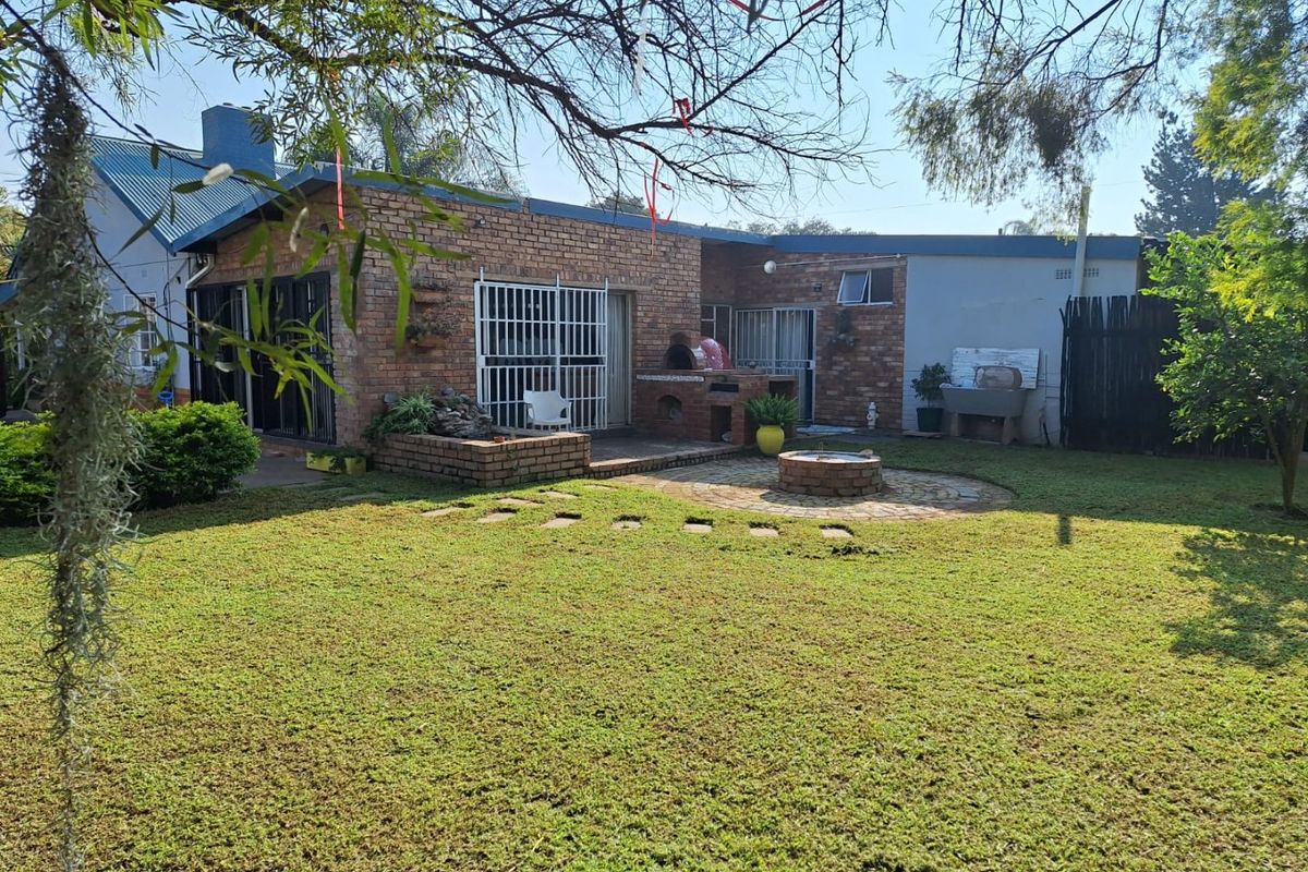 Urgent Sale -Spacious & Modern 3-Bedroom Home with Pool, Lapa & Business Potential – Moot - Photo 4