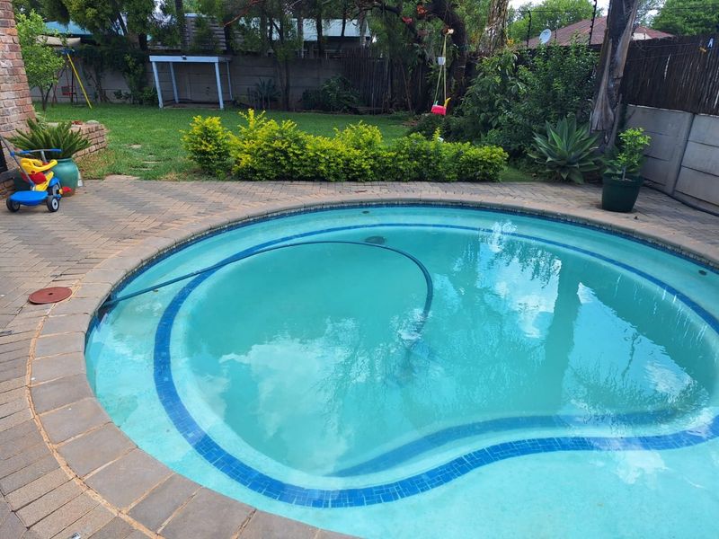 Urgent Sale -Spacious & Modern 3-Bedroom Home with Pool, Lapa & Business Potential – Moot - Photo 10