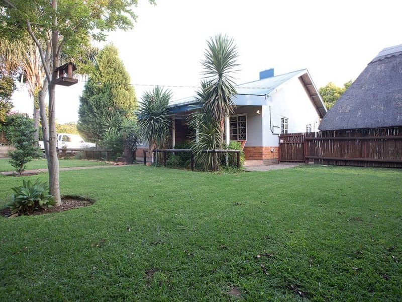Urgent Sale -Spacious & Modern 3-Bedroom Home with Pool, Lapa & Business Potential – Moot - Photo 8