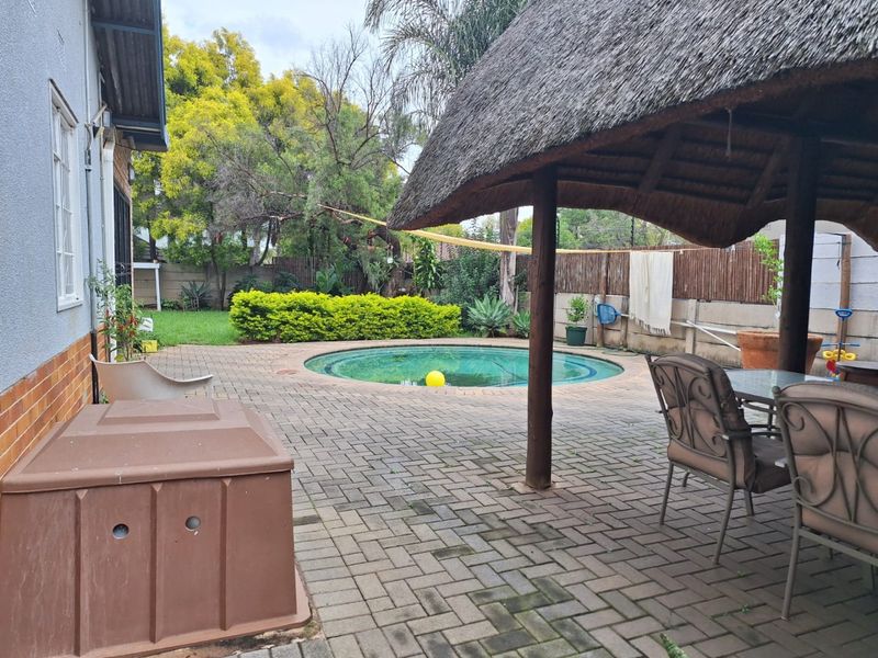 Urgent Sale -Spacious & Modern 3-Bedroom Home with Pool, Lapa & Business Potential – Moot - Photo 7