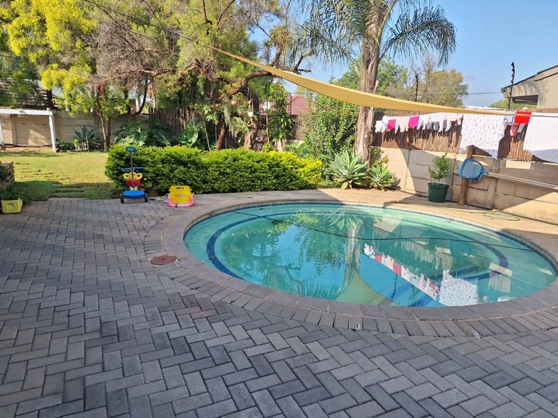 Urgent Sale -Spacious & Modern 3-Bedroom Home with Pool, Lapa & Business Potential – Moot - Photo 6