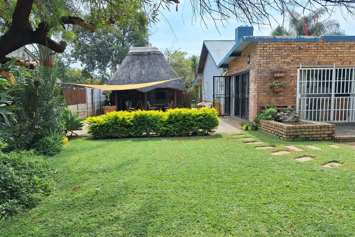 Urgent Sale -Spacious & Modern 3-Bedroom Home with Pool, Lapa & Business Potential – Moot - Photo 2