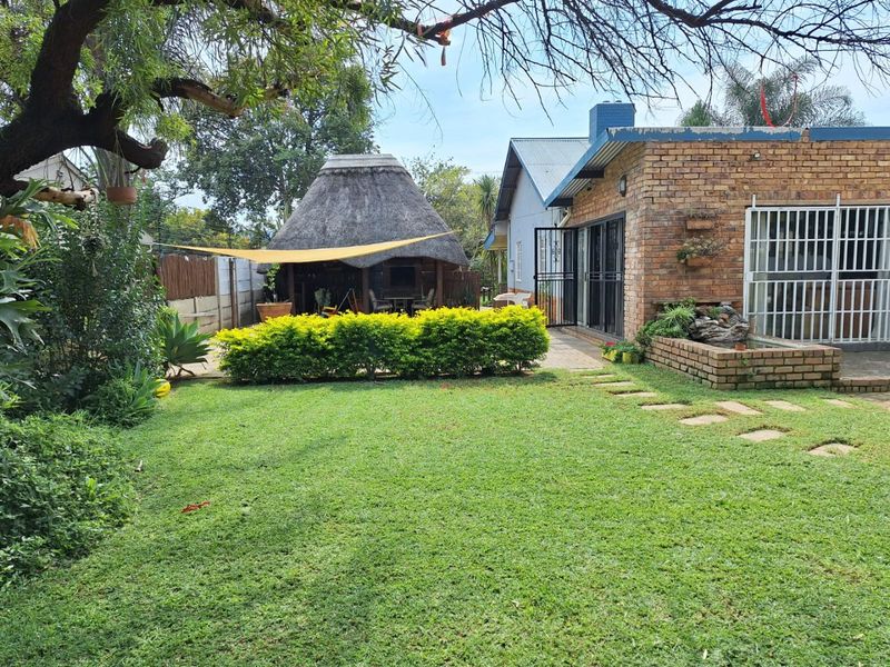 Urgent Sale -Spacious & Modern 3-Bedroom Home with Pool, Lapa & Business Potential – Moot - Photo 2