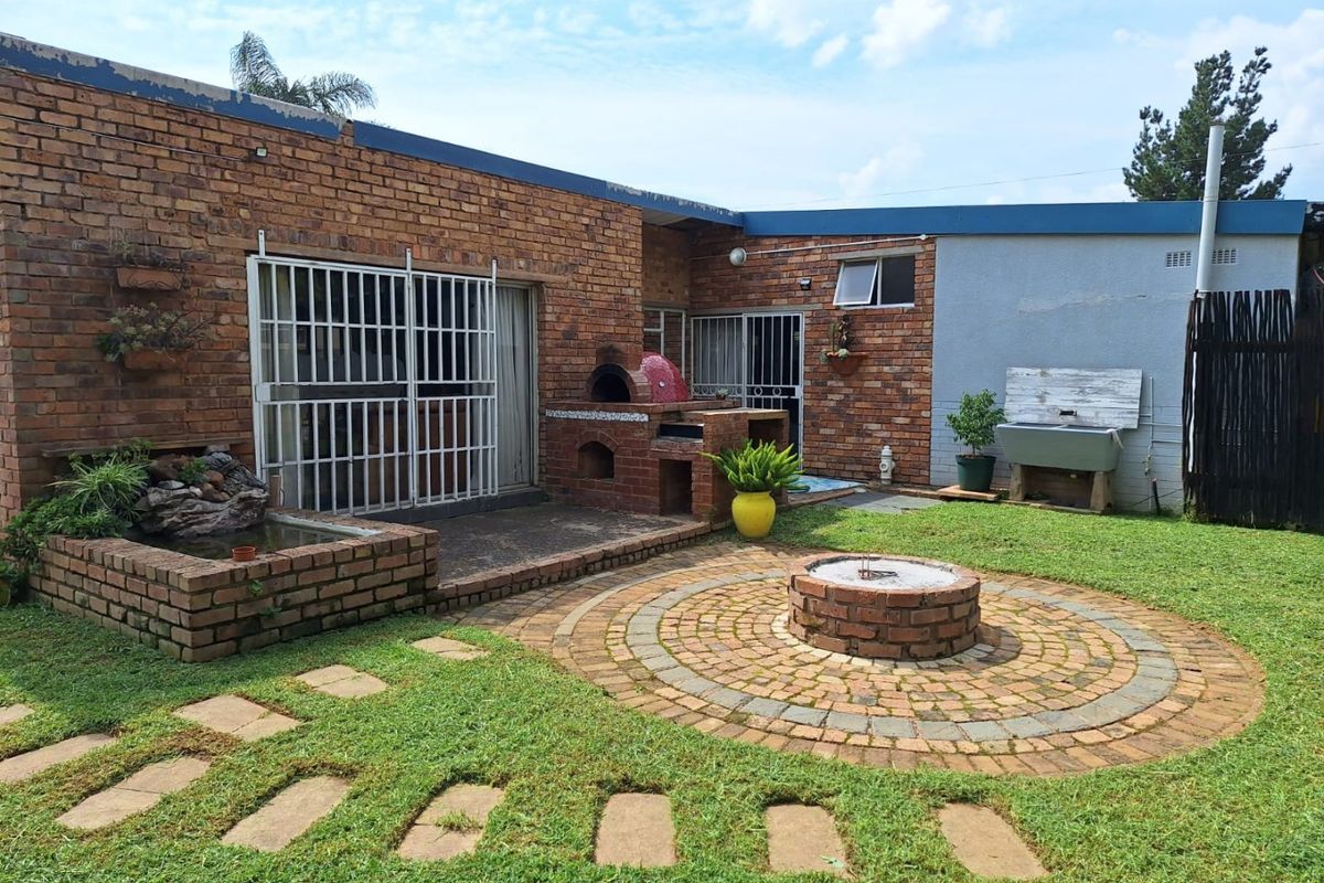 Urgent Sale -Spacious & Modern 3-Bedroom Home with Pool, Lapa & Business Potential – Moot - Photo 3