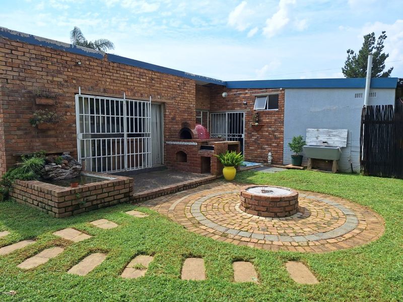 Urgent Sale -Spacious & Modern 3-Bedroom Home with Pool, Lapa & Business Potential – Moot - Photo 3
