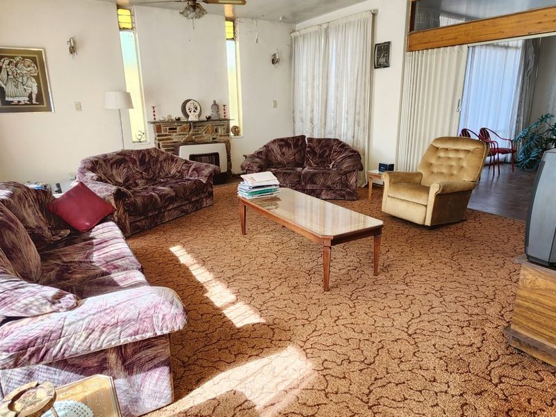 8-Bedroom House for Sale in Laudium - Photo 4