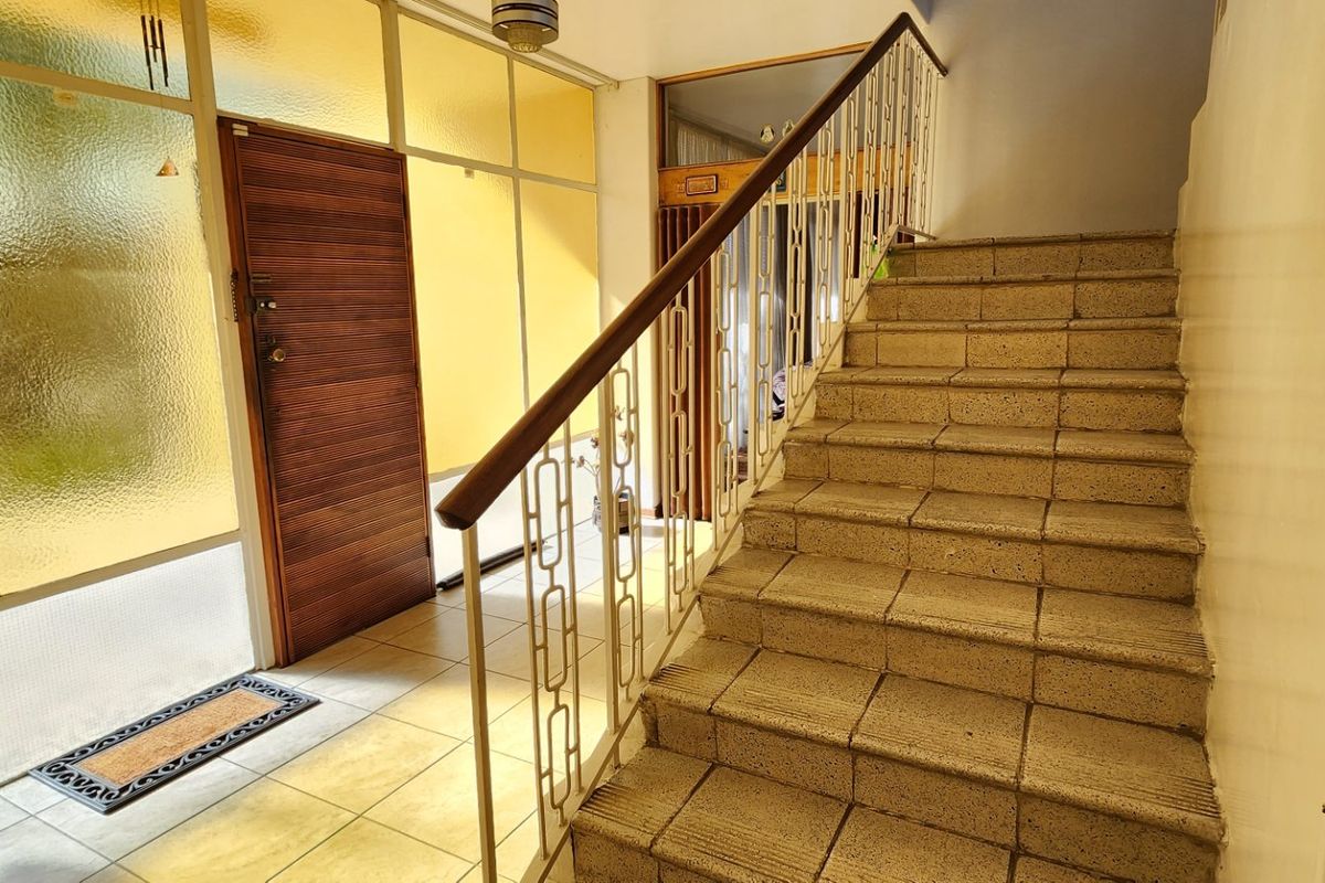 8-Bedroom House for Sale in Laudium - Photo 3