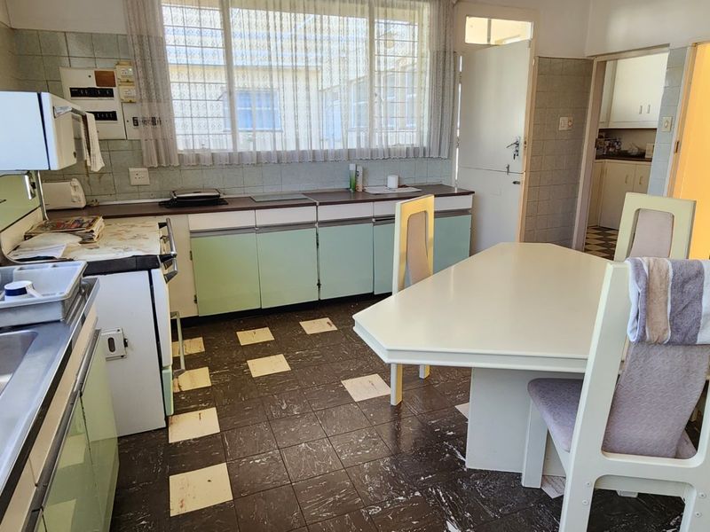 8-Bedroom House for Sale in Laudium - Photo 9