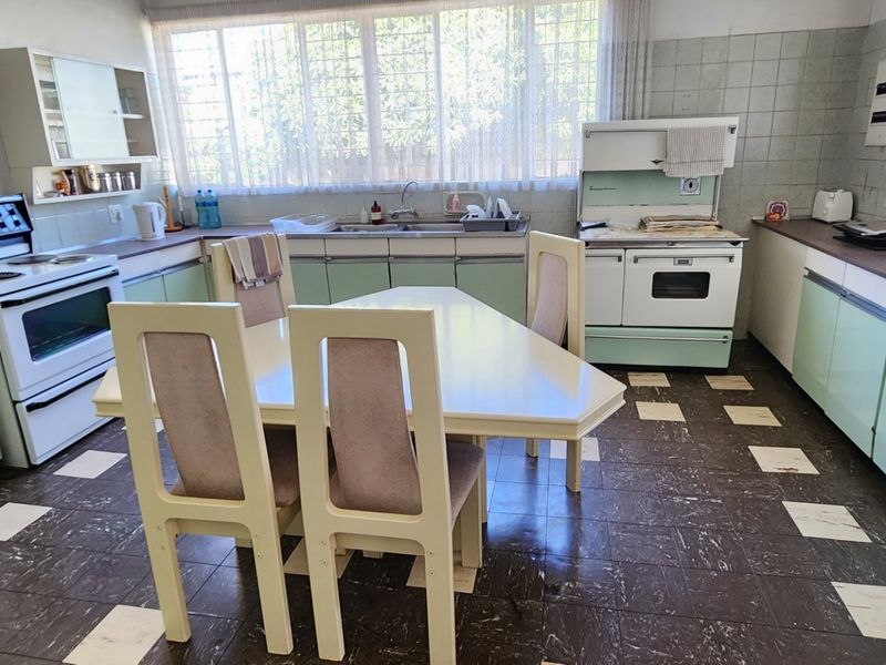 8-Bedroom House for Sale in Laudium - Photo 10