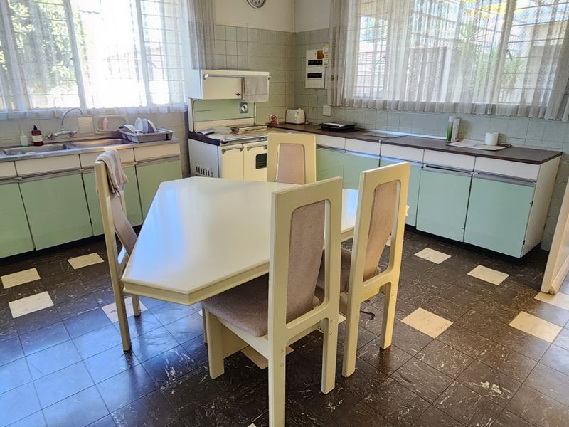 8-Bedroom House for Sale in Laudium - Photo 8