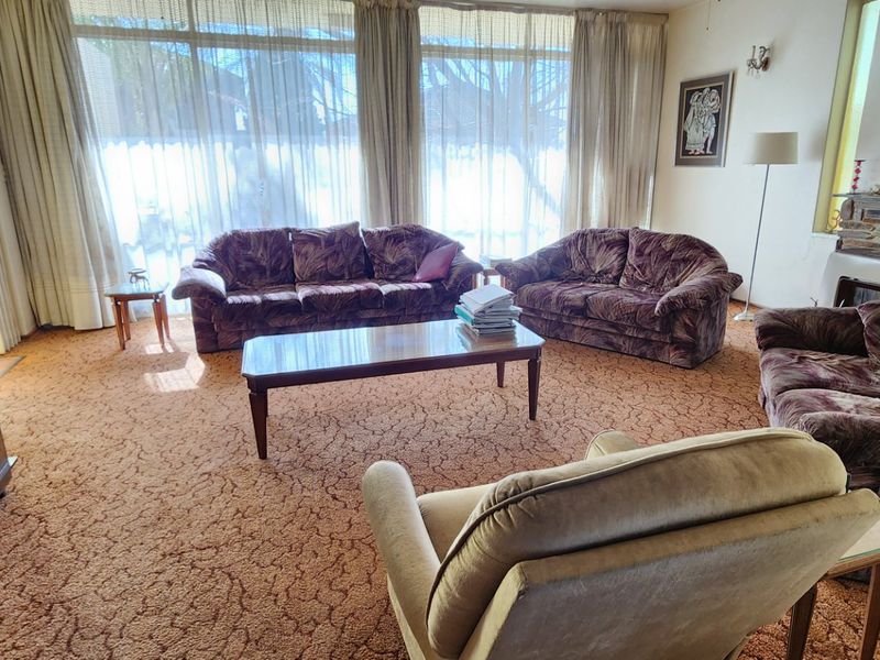 8-Bedroom House for Sale in Laudium - Photo 7