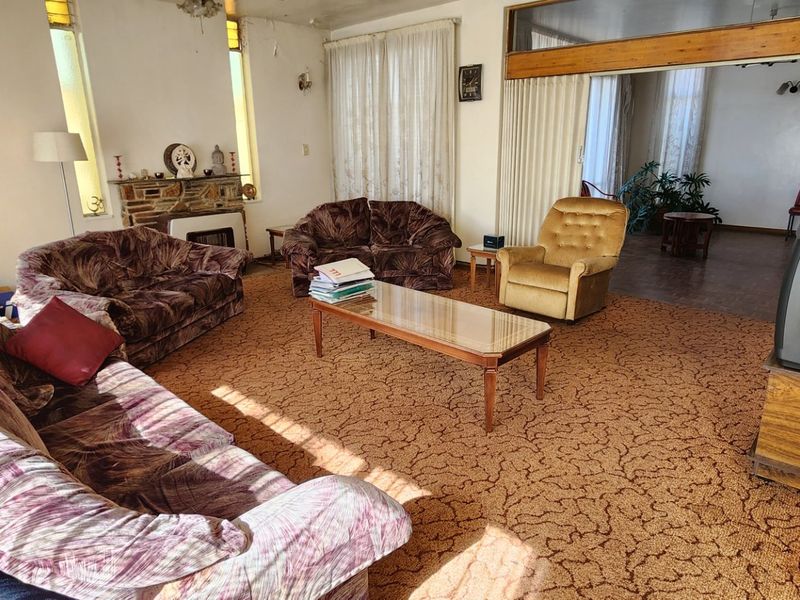 8-Bedroom House for Sale in Laudium - Photo 5