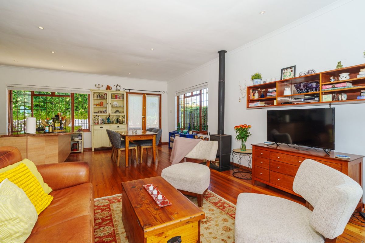 An Upper Wynberg Classic with Soul, Substance, & Distinction - Photo 5