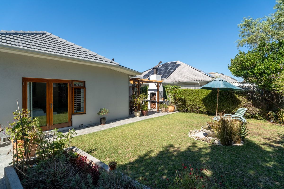 An Upper Wynberg Classic with Soul, Substance, & Distinction - Photo 4