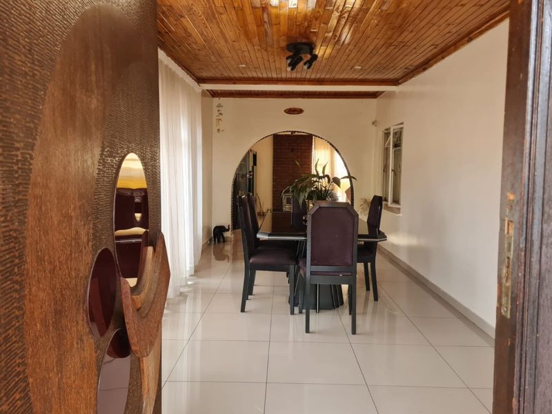 Exclusive Well Positioned and Spacious Design - Photo 9