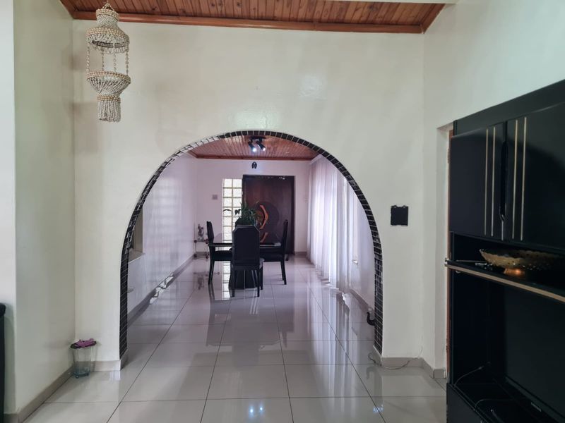 Exclusive Well Positioned and Spacious Design - Photo 7