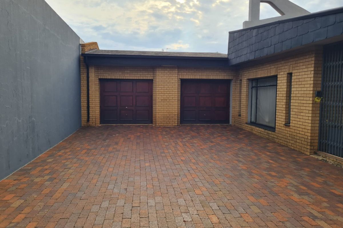 Exclusive Well Positioned and Spacious Design - Photo 4