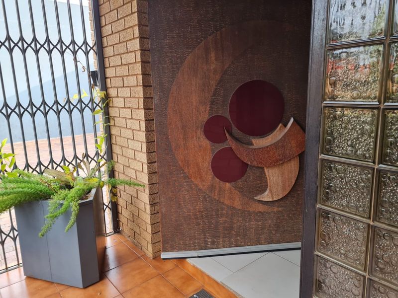 Exclusive Well Positioned and Spacious Design - Photo 5