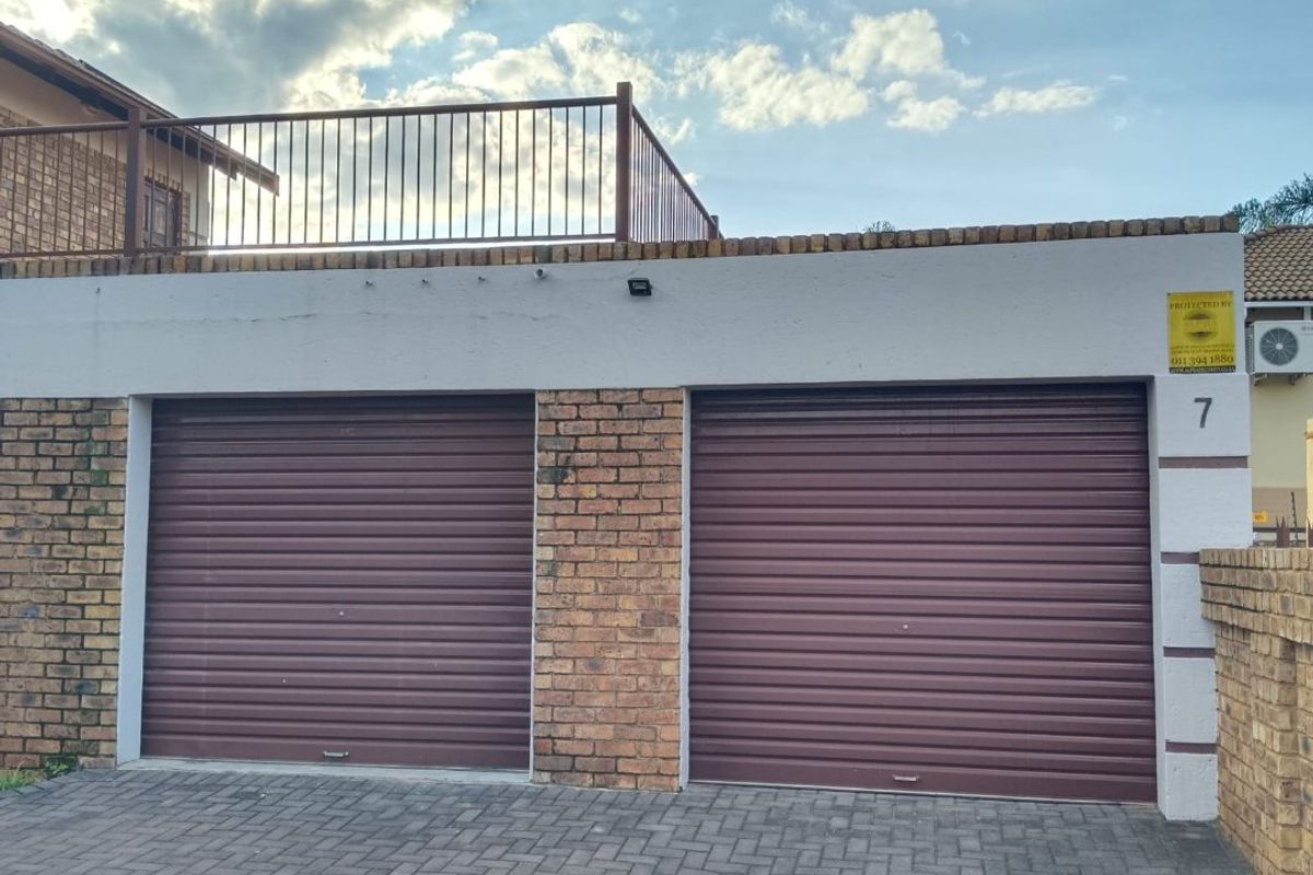 Stunning 4-Bedroom Panhandle Cluster in Glen Marais - Photo 2