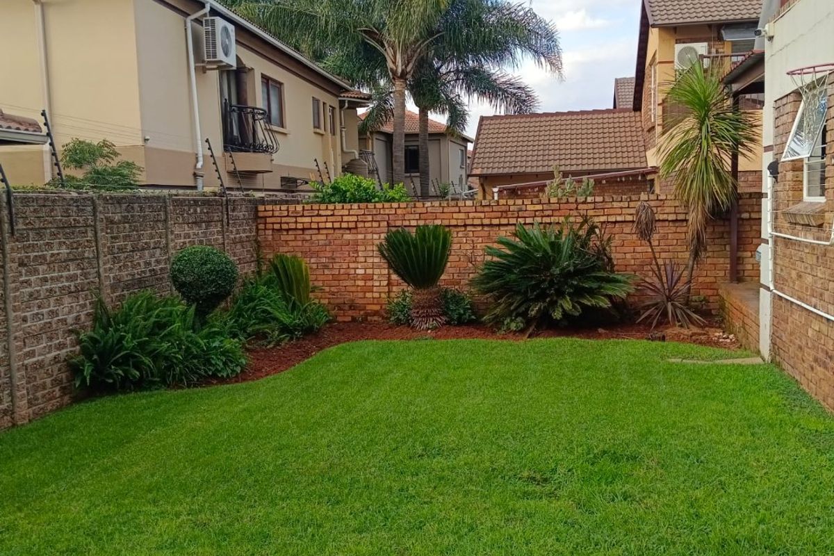 Stunning 4-Bedroom Panhandle Cluster in Glen Marais - Photo 3