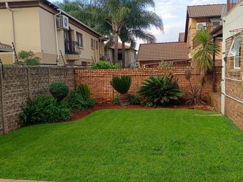 Stunning 4-Bedroom Panhandle Cluster in Glen Marais - Photo 3