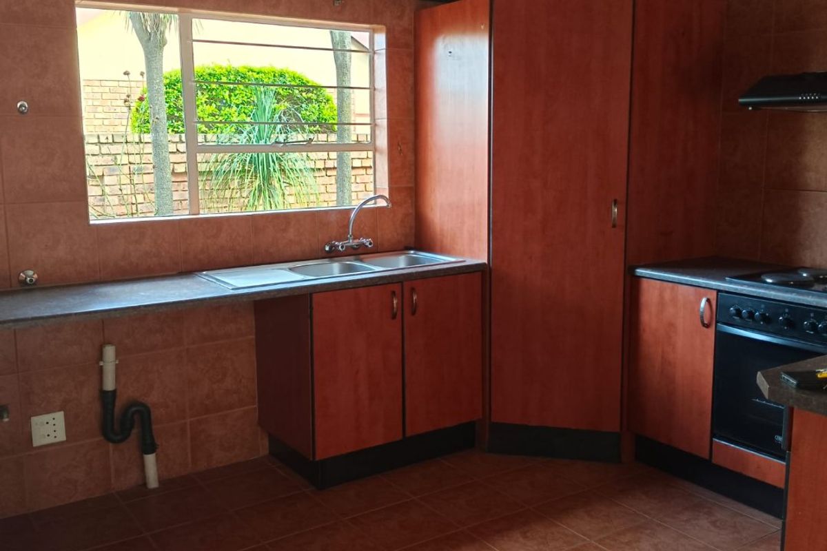 Stunning 4-Bedroom Panhandle Cluster in Glen Marais - Photo 5