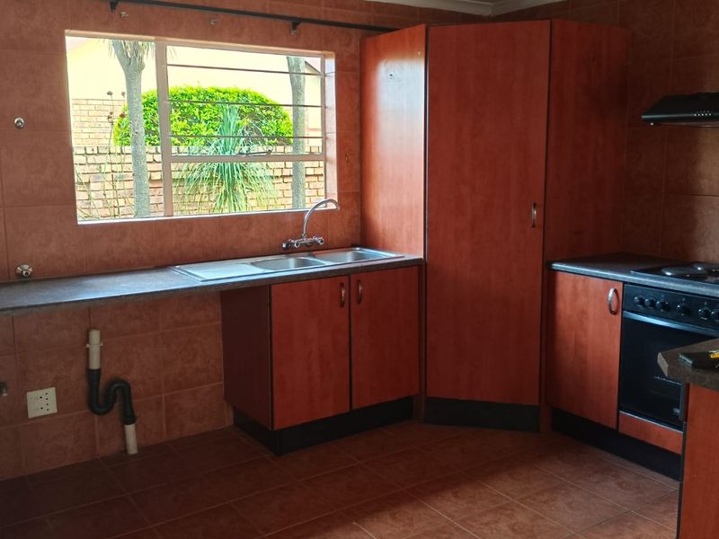 Stunning 4-Bedroom Panhandle Cluster in Glen Marais - Photo 5