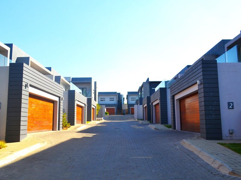 3 Bedroom ensuite Duplex Townhouse for Sale in Bryanston East - Photo 3