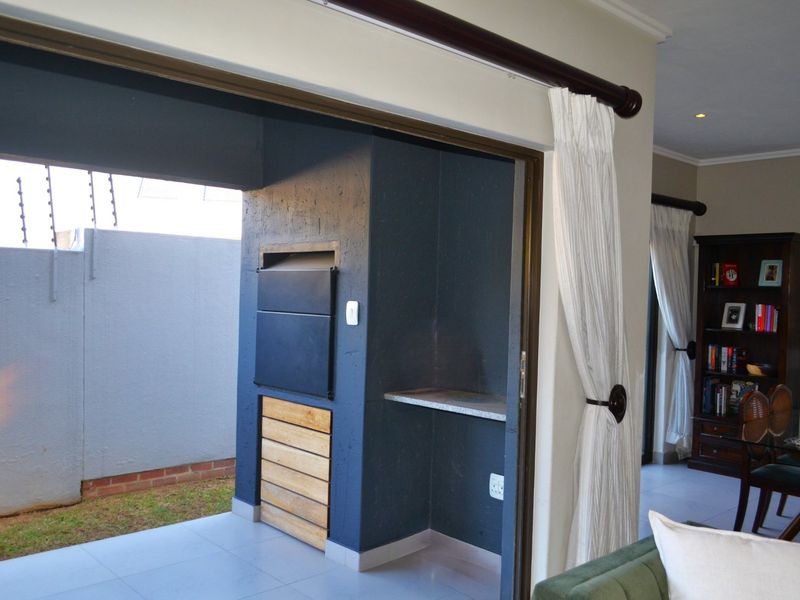3 Bedroom ensuite Duplex Townhouse for Sale in Bryanston East - Photo 10