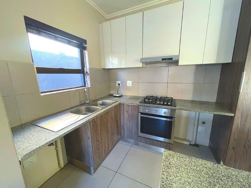 3 Bedroom ensuite Duplex Townhouse for Sale in Bryanston East - Photo 8