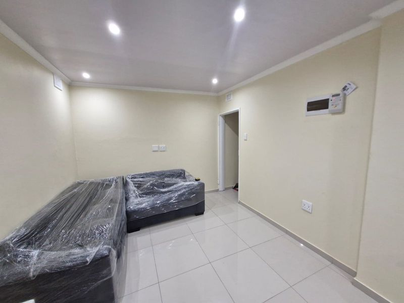 2 Bedroom house for rent Merebank central - Photo 3