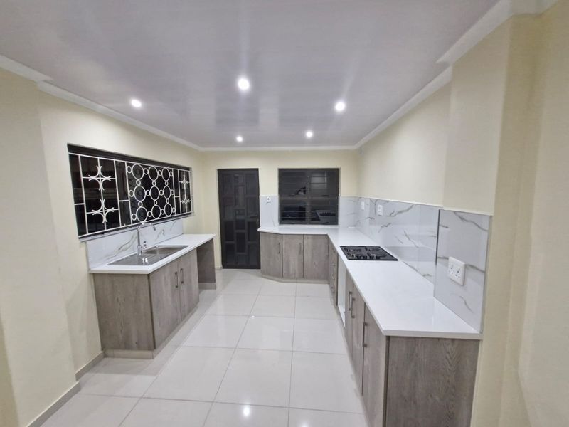 2 Bedroom house for rent Merebank central - Photo 1