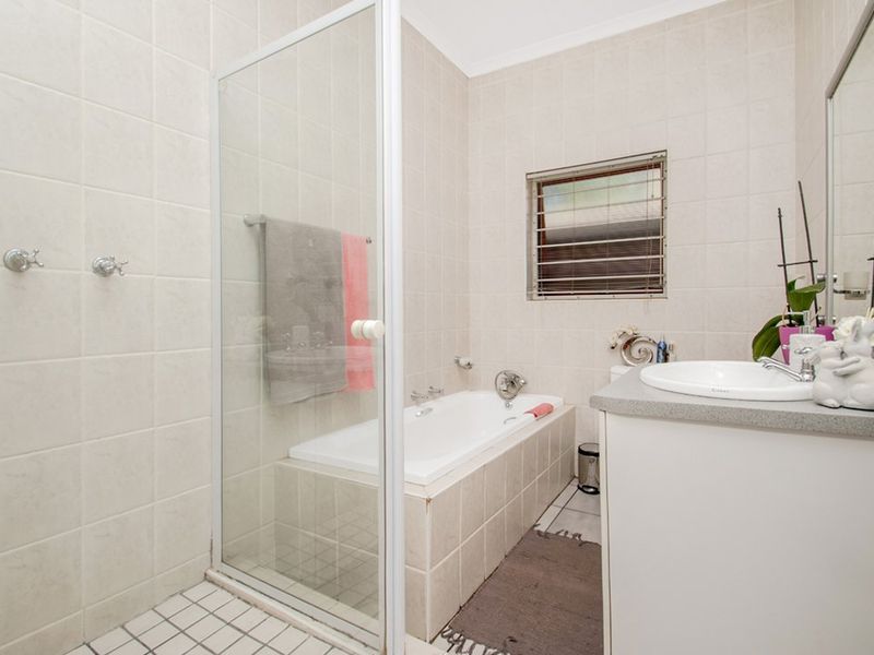 3 Bed 2 Bath Double Garage and Entertainment Area - Photo 10