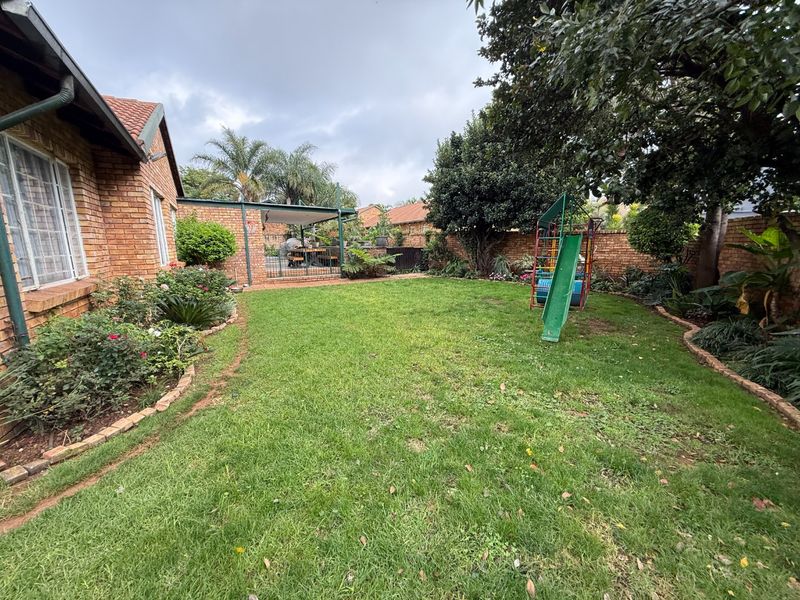 Newly renovated Tech-Savvy home! - Photo 10