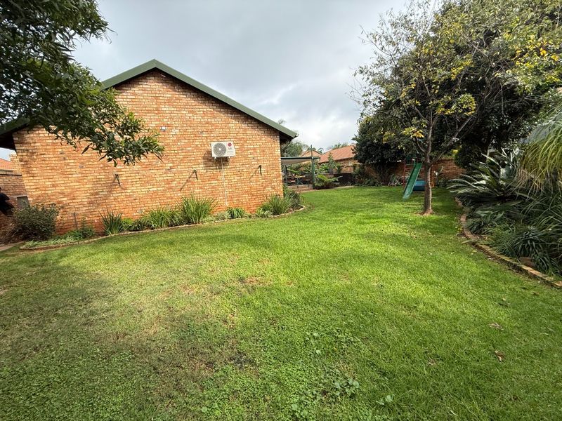 Newly renovated Tech-Savvy home! - Photo 9