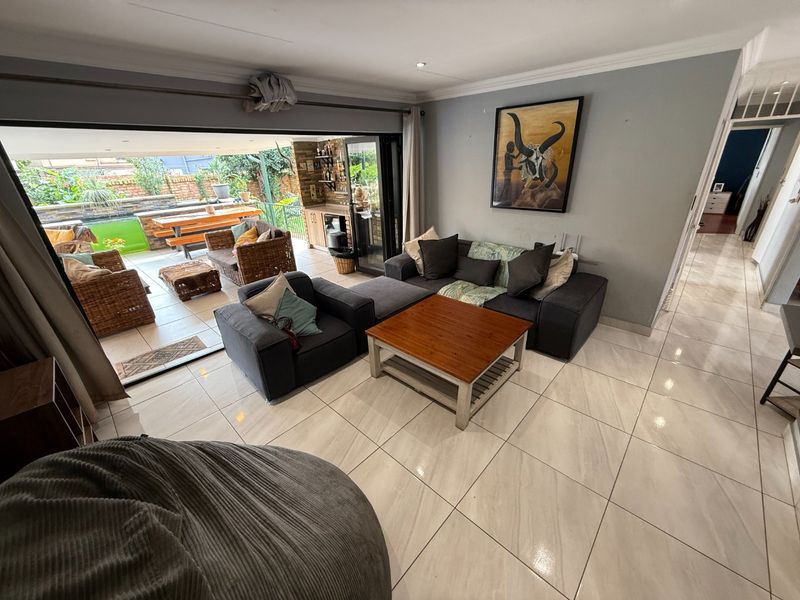 Newly renovated Tech-Savvy home! - Photo 6