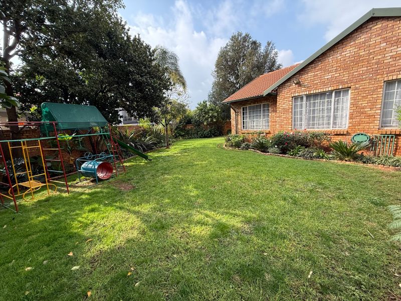 Newly renovated Tech-Savvy home! - Photo 8