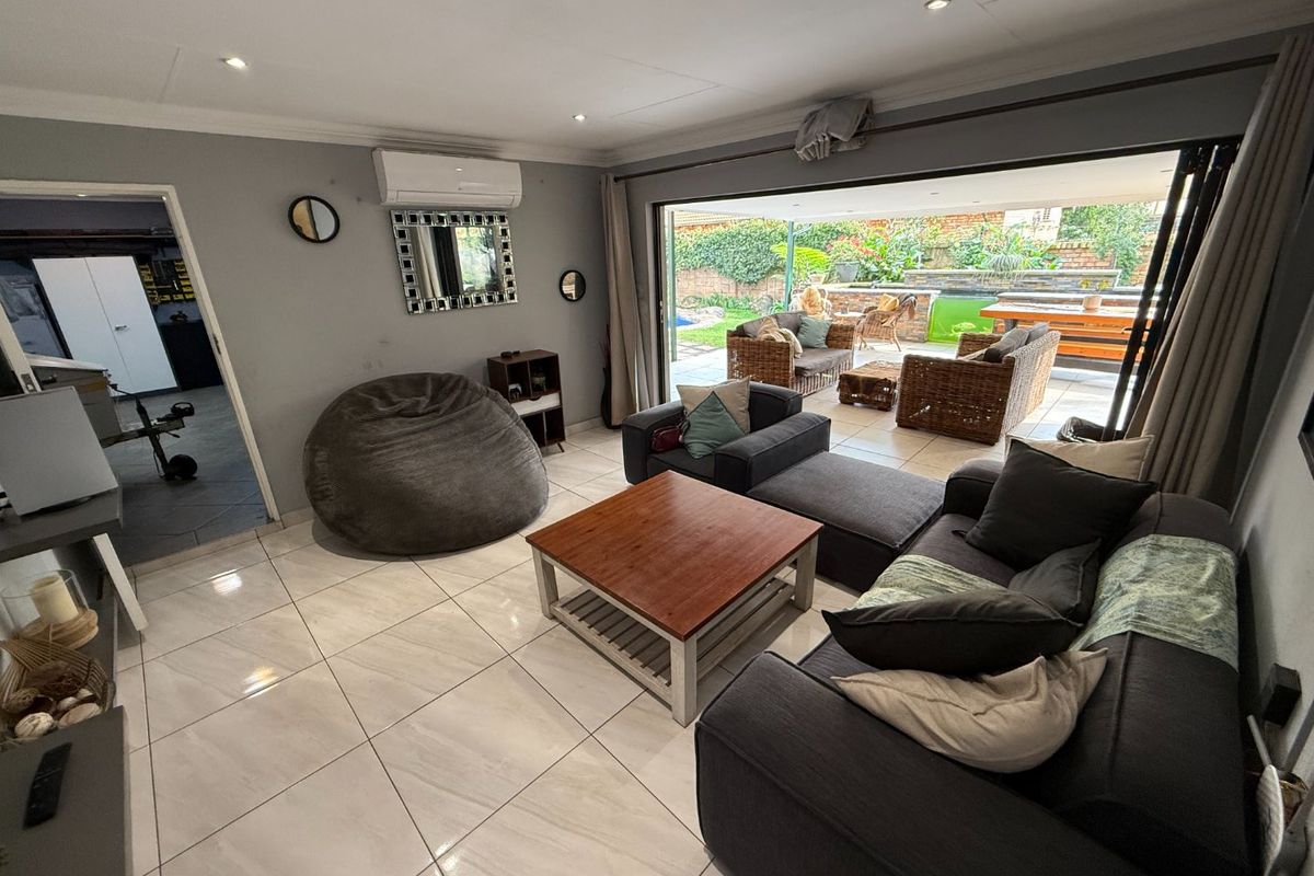 Newly renovated Tech-Savvy home! - Photo 5