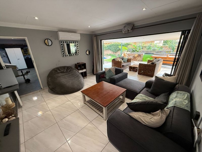 Newly renovated Tech-Savvy home! - Photo 5