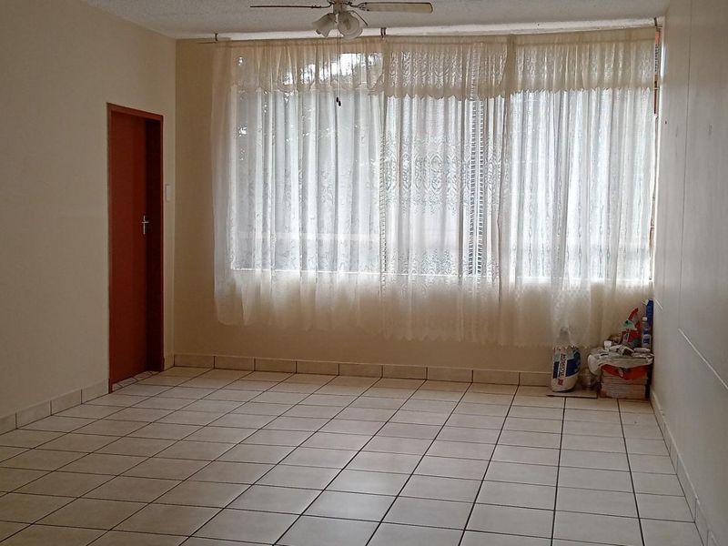 Massive 115 sqm 3 bed for sale in Muckleneuk - Photo 7