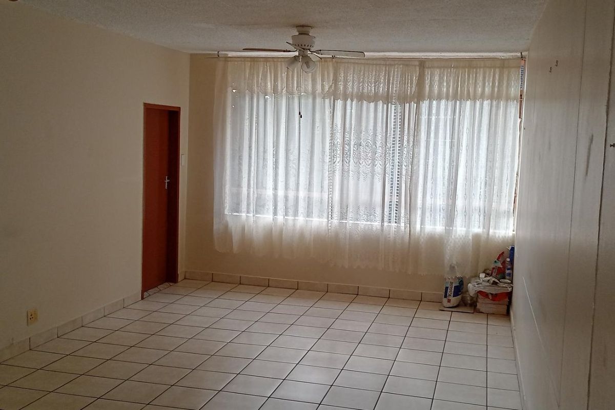 Massive 115 sqm 3 bed for sale in Muckleneuk - Photo 3