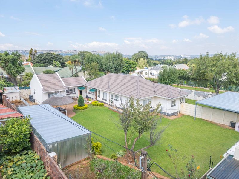Charming 3-Bedroom Family Home with a Private Flatlet in the Heart of Edenvale - Photo 4