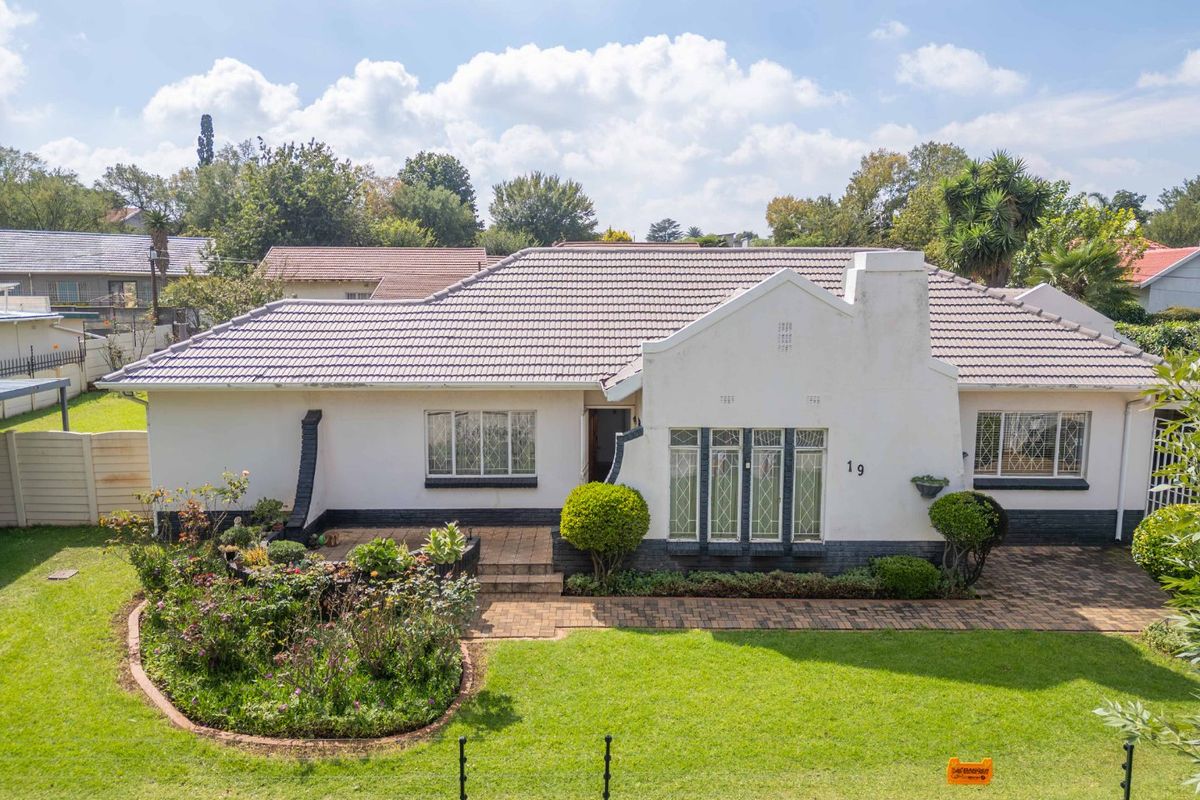 Charming 3-Bedroom Family Home with a Private Flatlet in the Heart of Edenvale - Photo 2