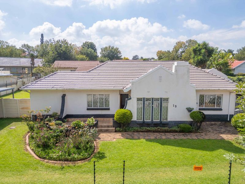 Charming 3-Bedroom Family Home with a Private Flatlet in the Heart of Edenvale - Photo 2