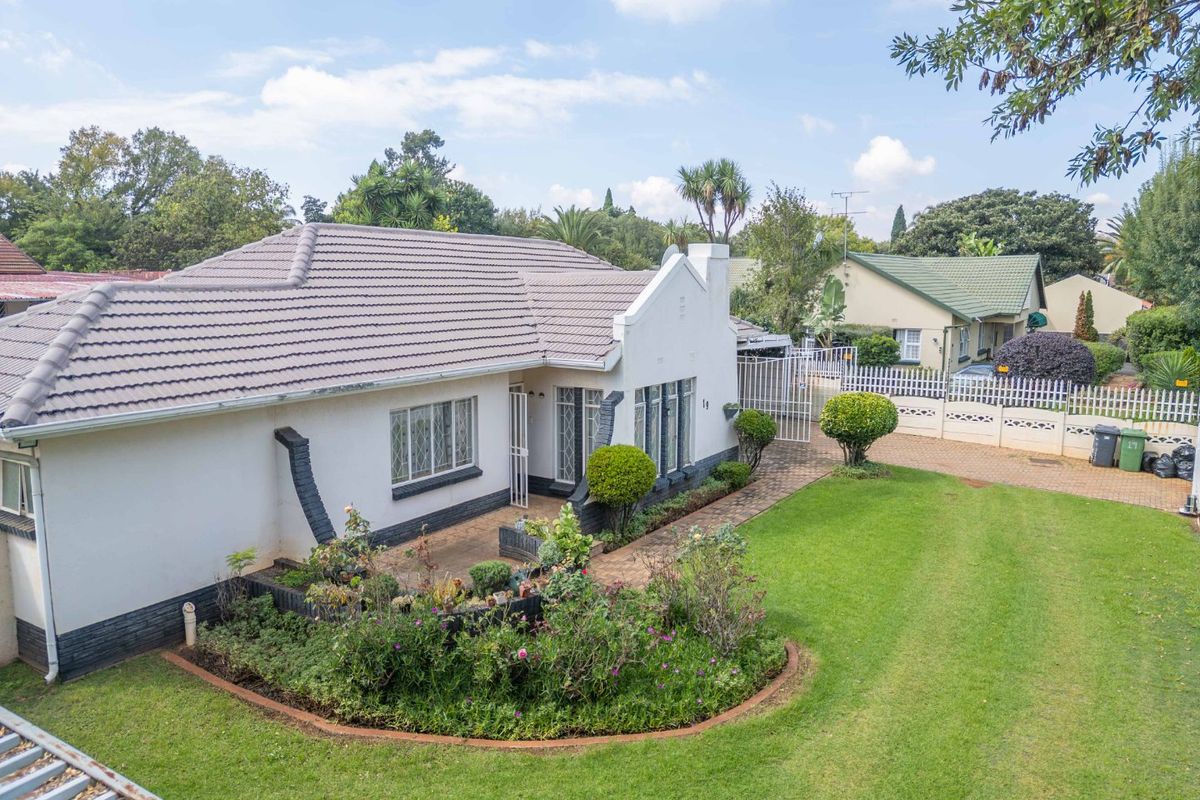 Charming 3-Bedroom Family Home with a Private Flatlet in the Heart of Edenvale - Photo 3