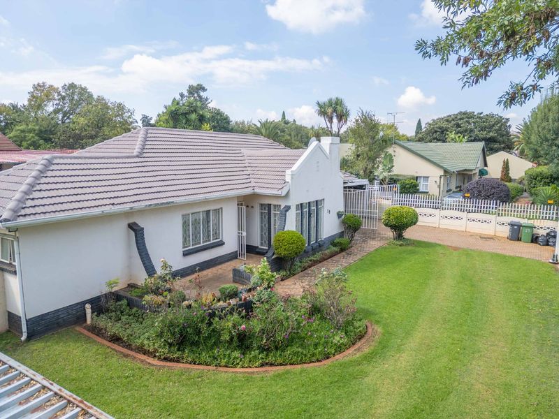 Charming 3-Bedroom Family Home with a Private Flatlet in the Heart of Edenvale - Photo 3