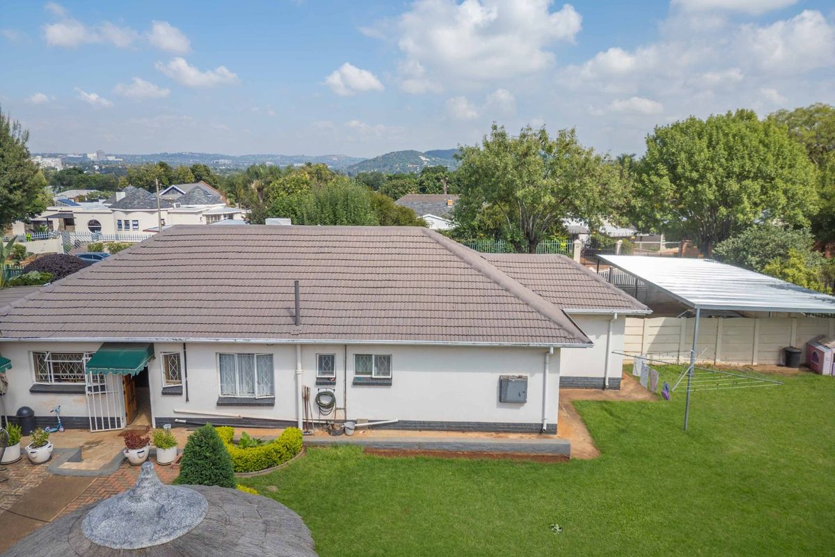Charming 3-Bedroom Family Home with a Private Flatlet in the Heart of Edenvale - Photo 5