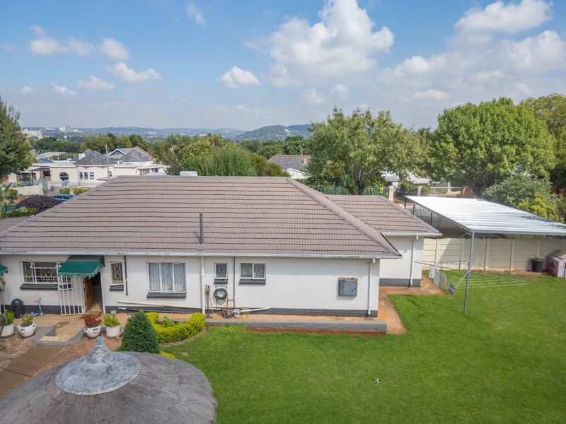 Charming 3-Bedroom Family Home with a Private Flatlet in the Heart of Edenvale - Photo 5