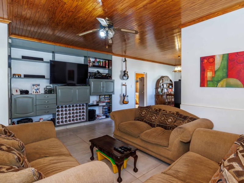 Charming 3-Bedroom Family Home with a Private Flatlet in the Heart of Edenvale - Photo 9